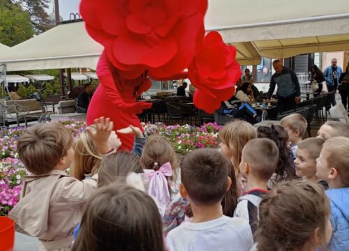 Ulice Brčkog postale pozornica – Ulični zabavljači oduševili građane i najmlađe